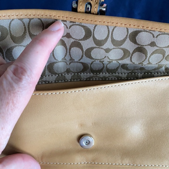 EUC Coach Wristlet - Picture 2 of 4